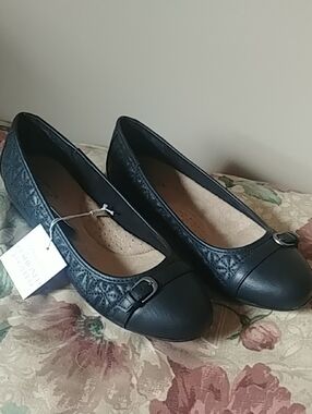 Ortholite Women's Black Quilted Flats with Buckle Accent